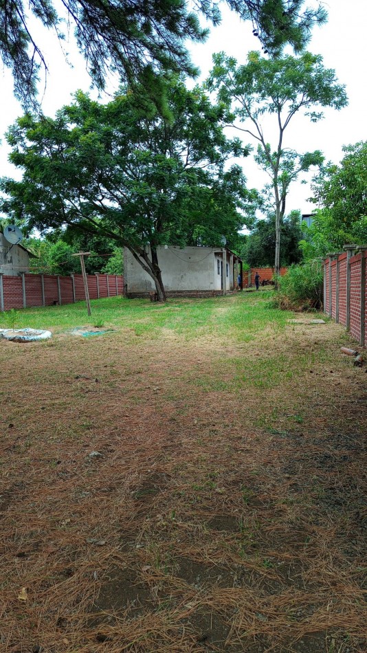 Lote amplio con tres monoambientes en Garupa