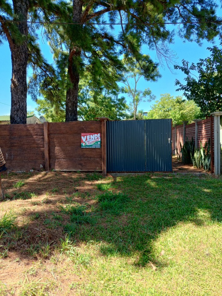 Lote amplio con tres monoambientes en Garupa