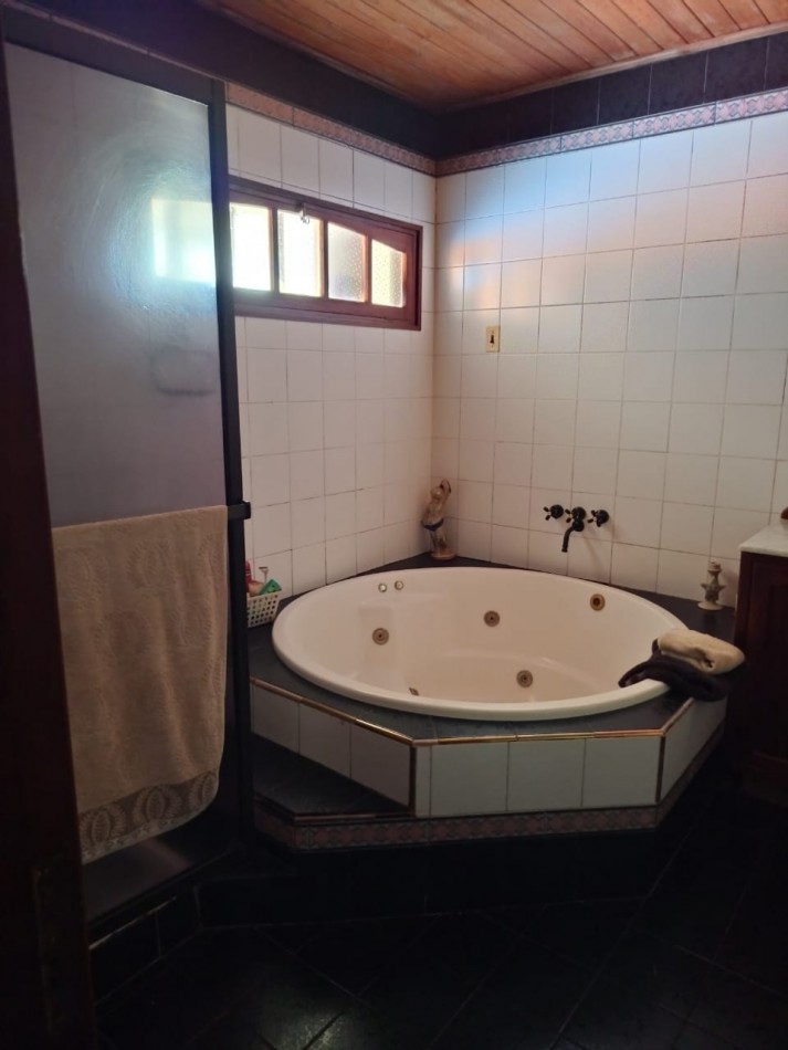 CHALET EN ZONA RESIDENCIAL ALTA - KM 9 EL DORADO, MISIONES