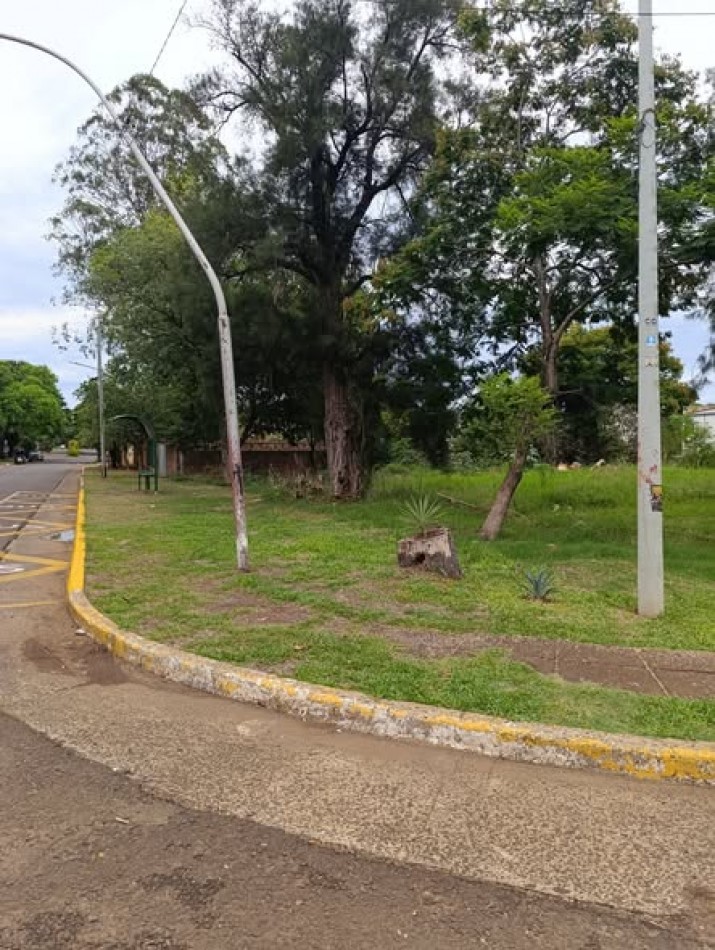 Venta de 2 lotes contiguos - Excelente ubicacion - calle Misiones y Japon , a pocos metros de Costanera Sur